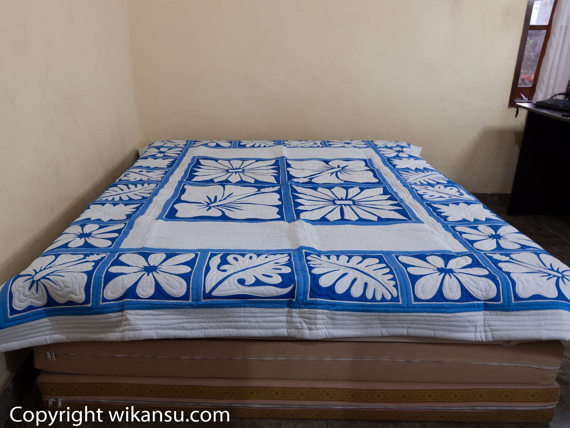 Kotak Bunga Biru