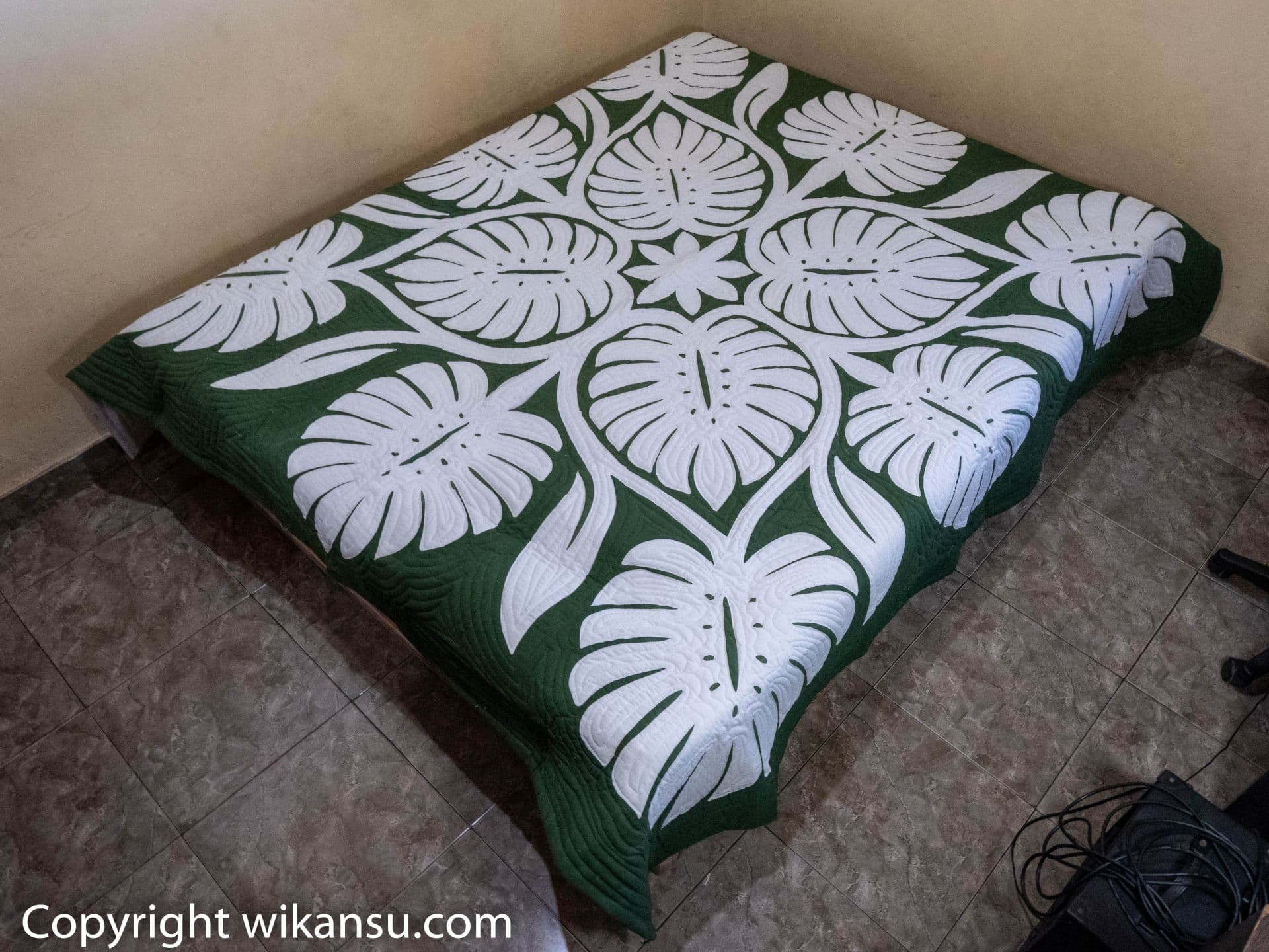Daun Monstera Warna Tom Thumb Versi 2