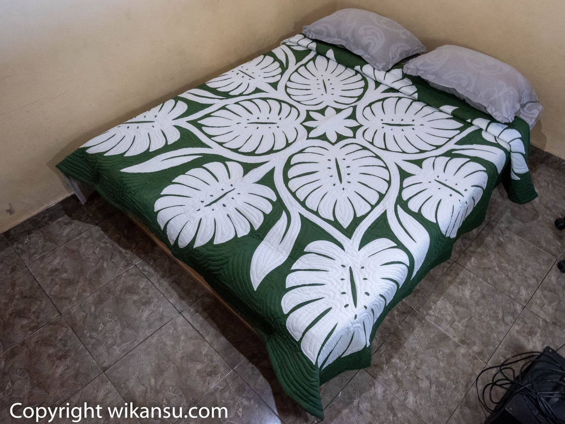 Daun Monstera Warna Tom Thumb Versi 2