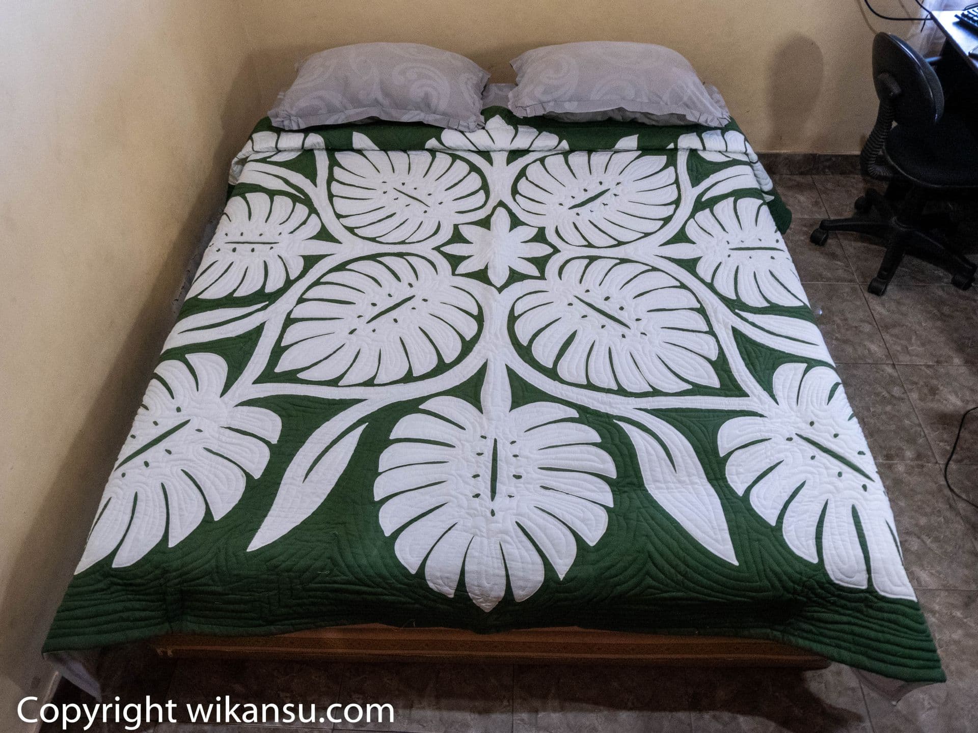 Daun Monstera Warna Tom Thumb Versi 2