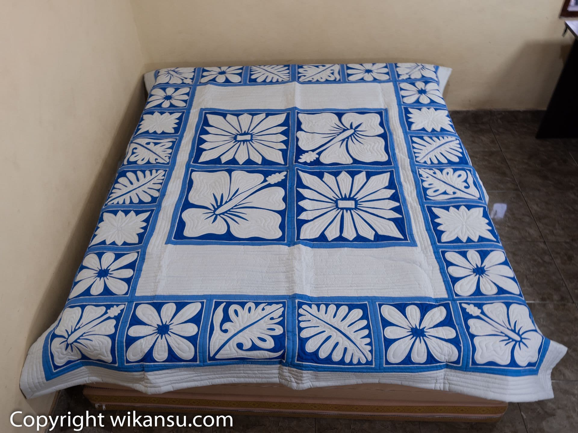 Kotak Bunga Biru