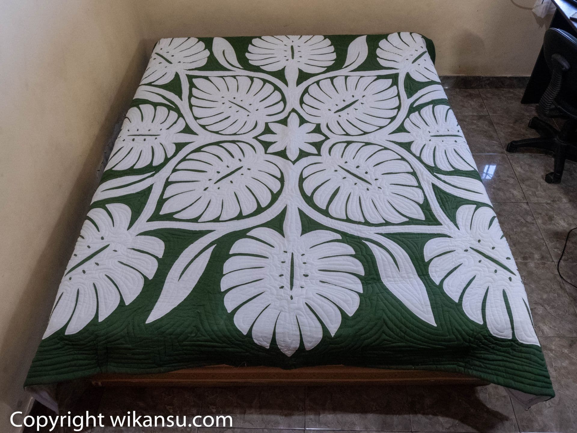 Daun Monstera Warna Tom Thumb Versi 2