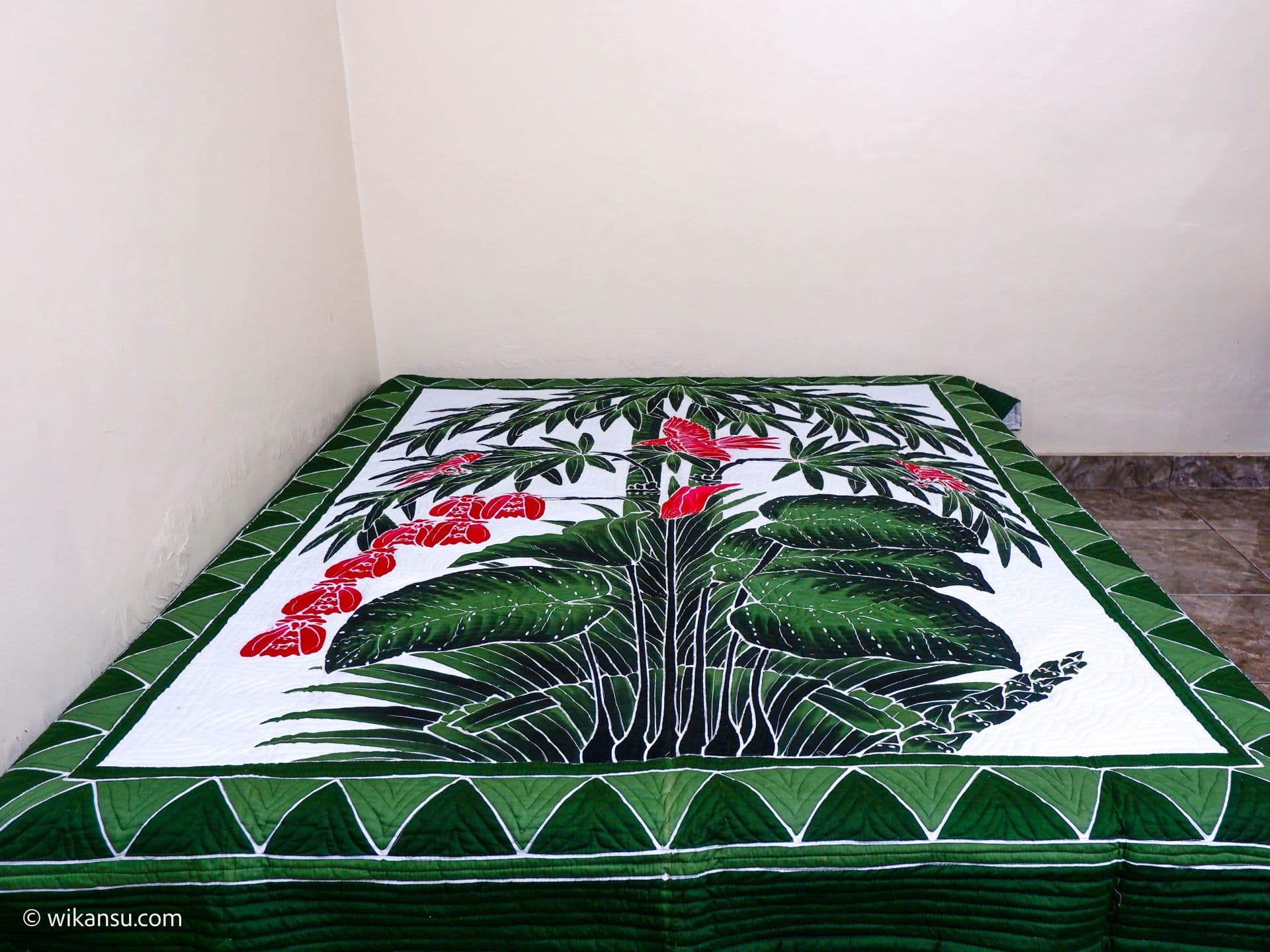 Daun Keladi Hijau Botol