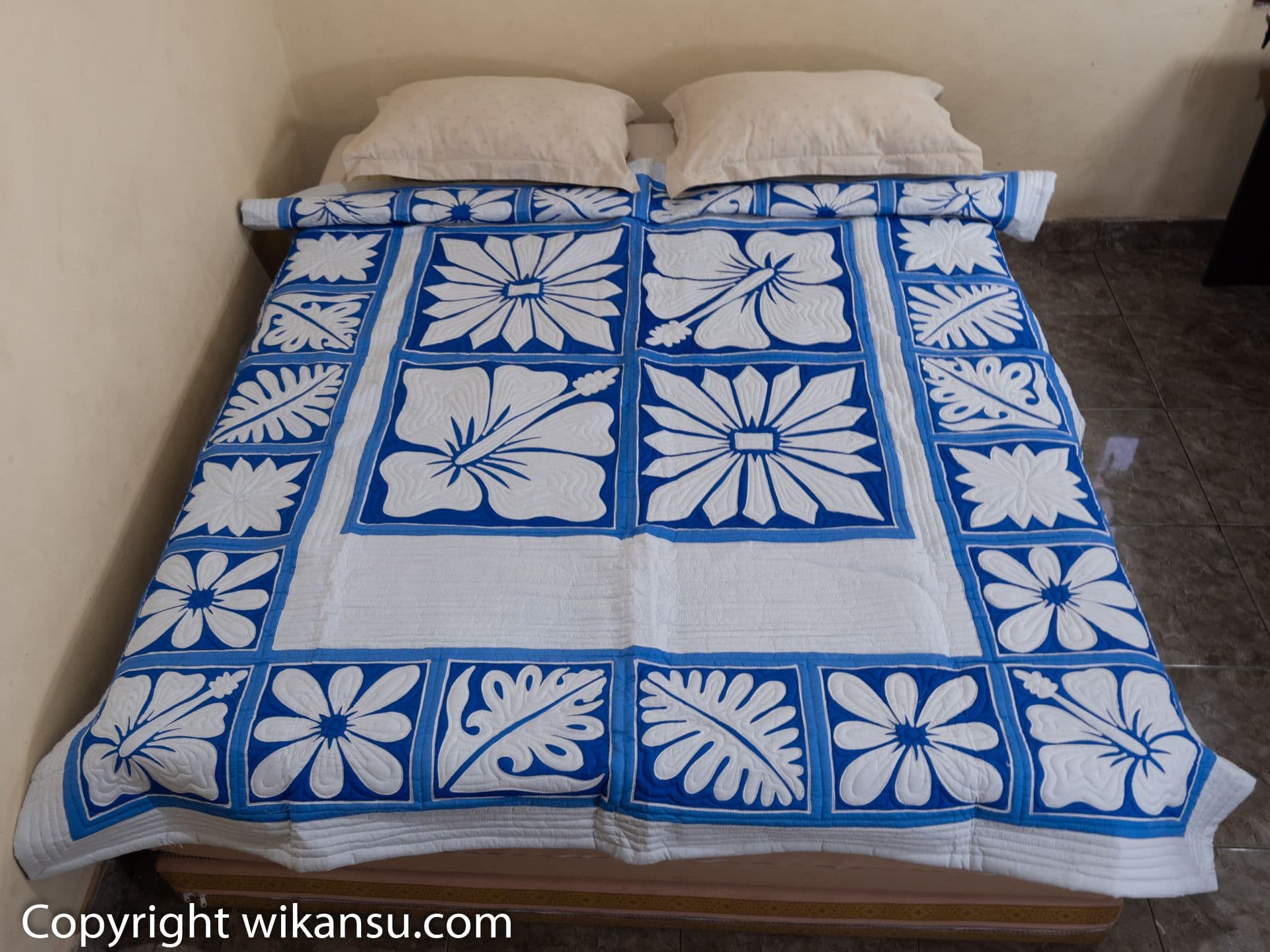 Kotak Bunga Biru