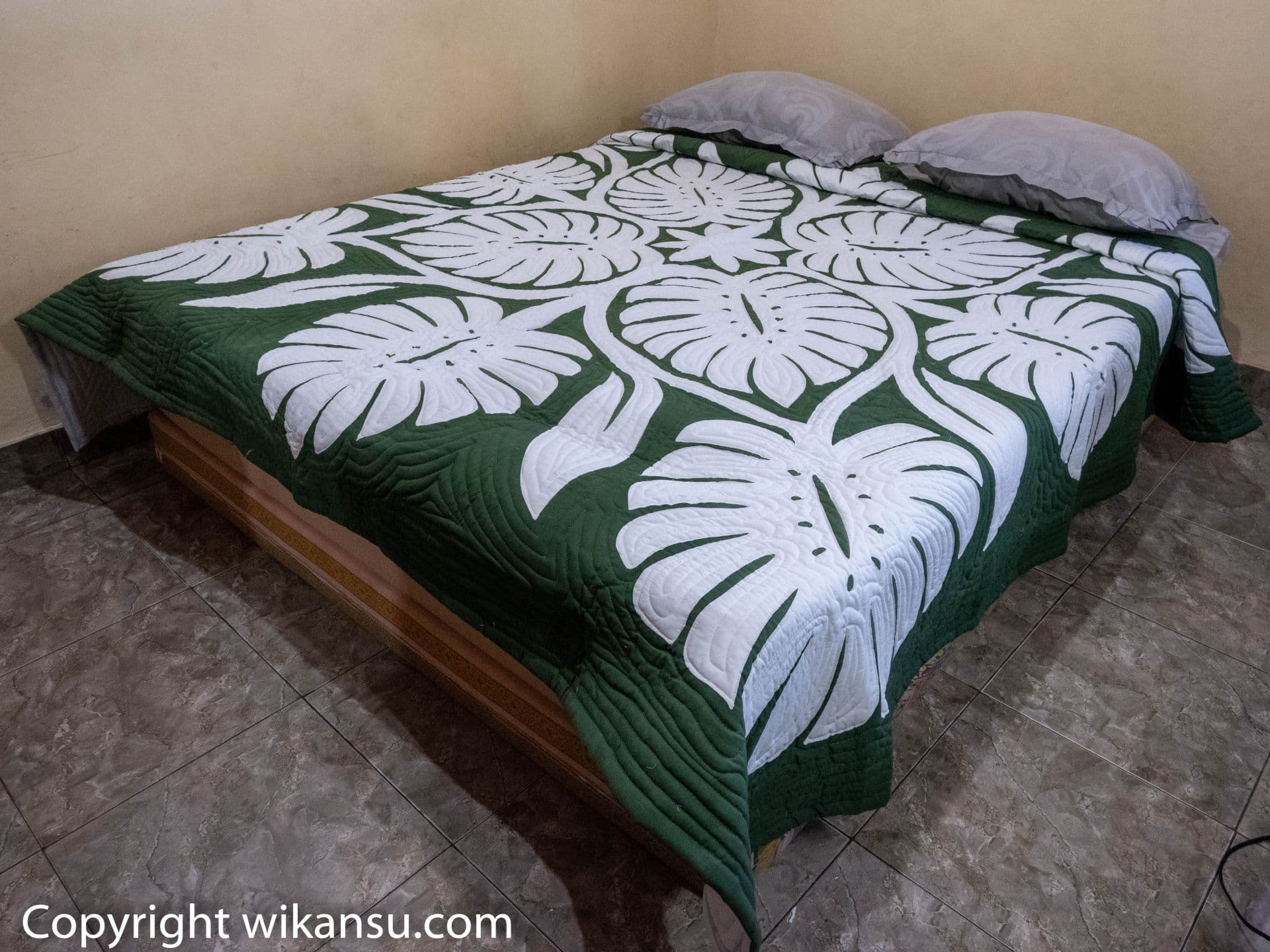 Daun Monstera Warna Tom Thumb Versi 2